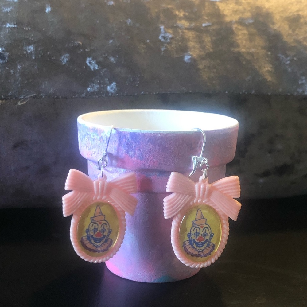🖤🖤Send in the Clowns Earrings